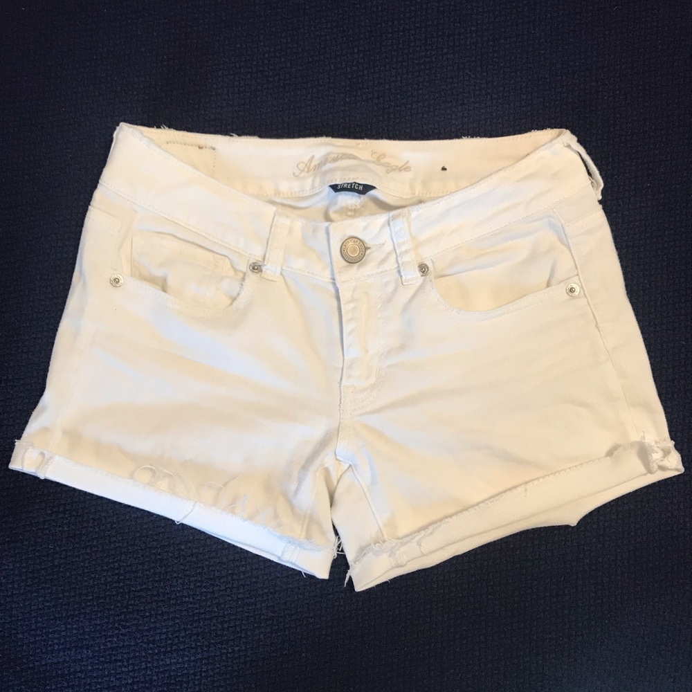 White American Eagle shorts